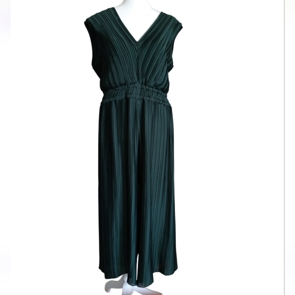 Romeo & Juliet Couture Green Pleated Tie Front Jumpsuit